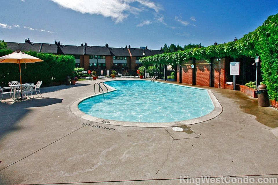 701 King St W Summit Condos - Outdoor Pool - KingWestCondo.com